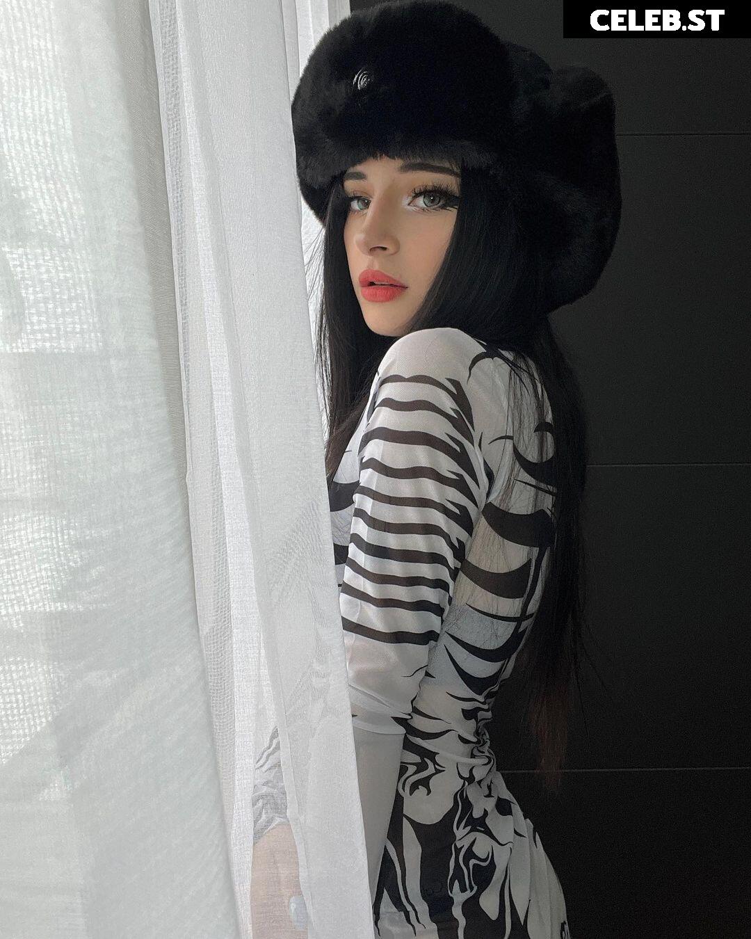 Cata Leyah / cata.leyah / cataleyah_ / leyahcata Image 4736344