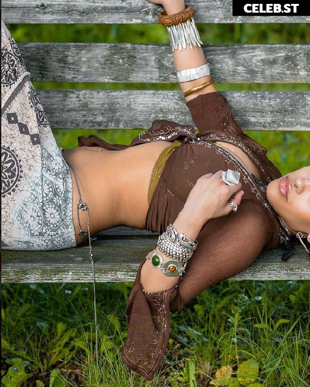 Aaliyeezy Image 4734367