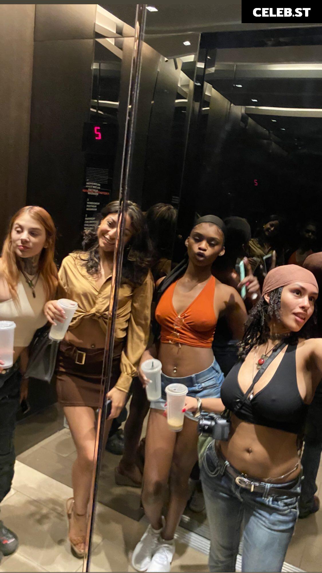 Aaliyeezy Image 4733167