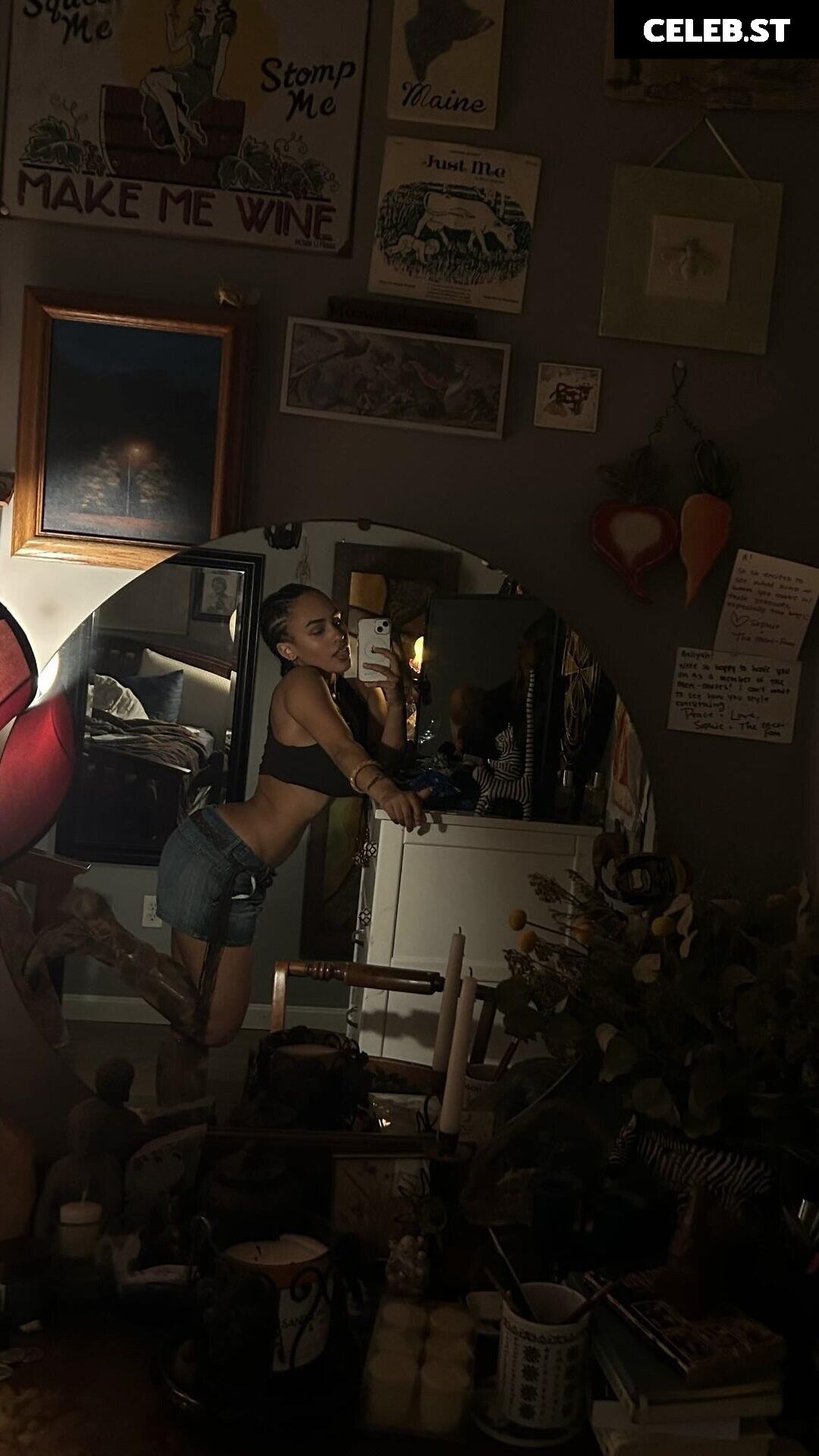 Aaliyeezy Image 4739011
