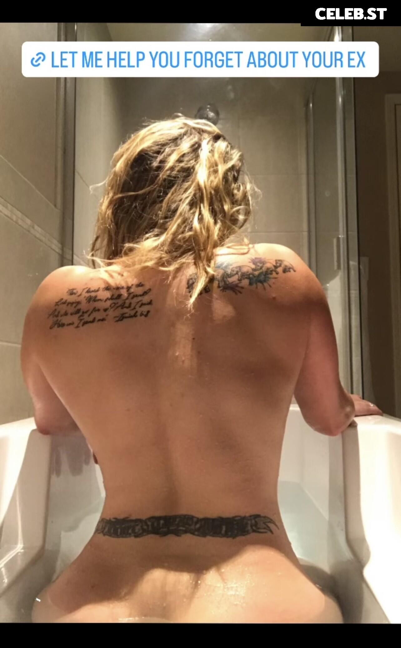 Hollie mulvihill (optimus_primette) Foot_feendz / evol_lana.uncensored / priddy_pinnup Image 4721876