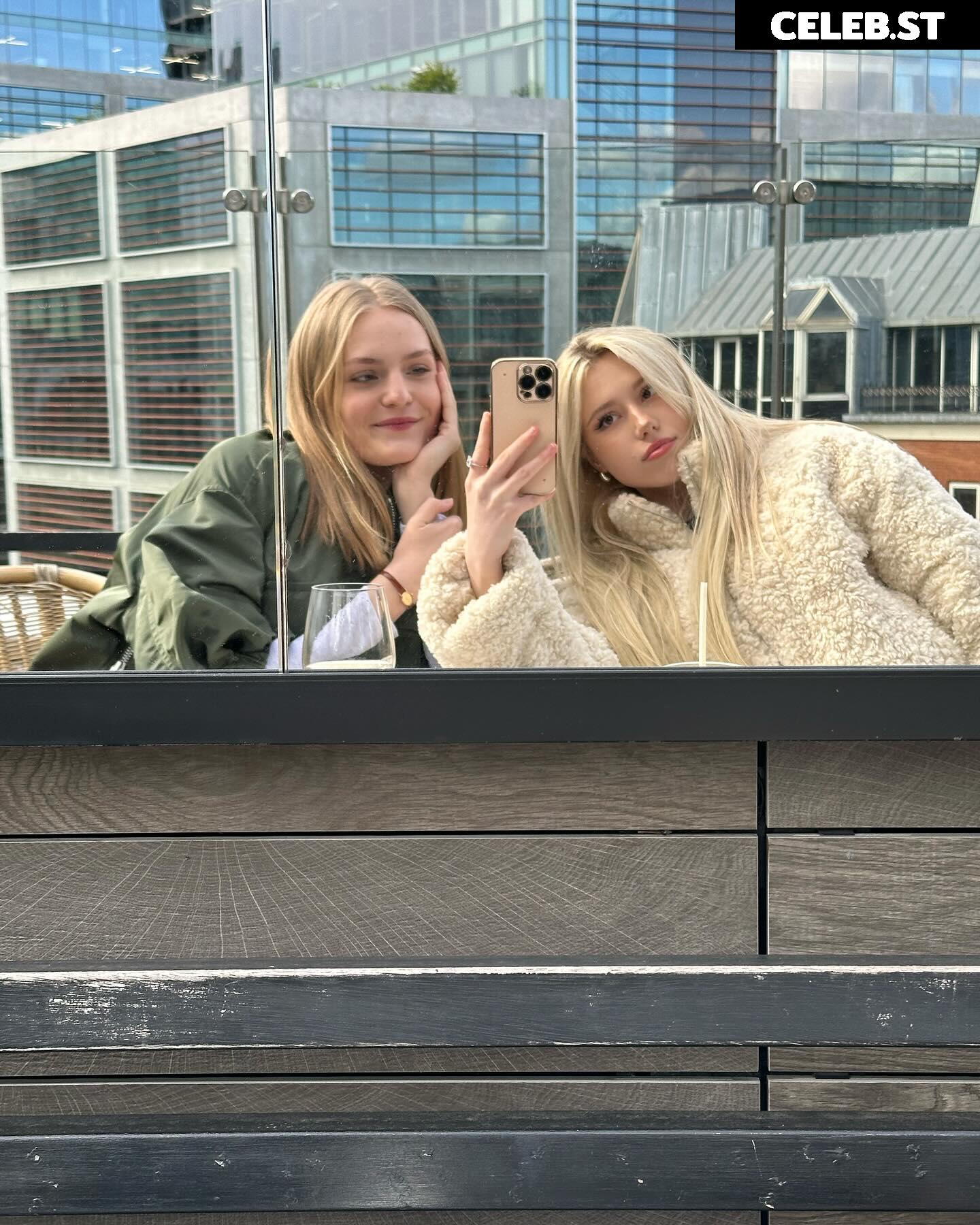 Kitty-Mae / kittymerritt Image 4721403