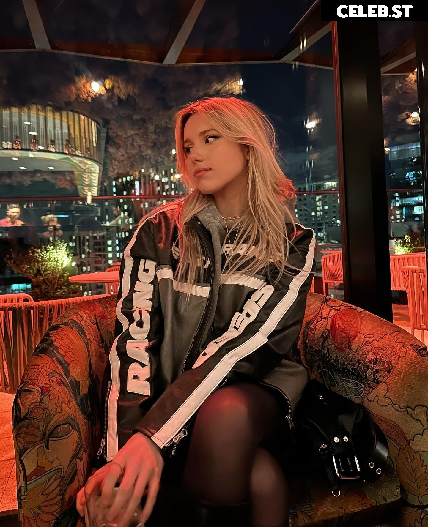 Kitty-Mae / kittymerritt Image 4720981