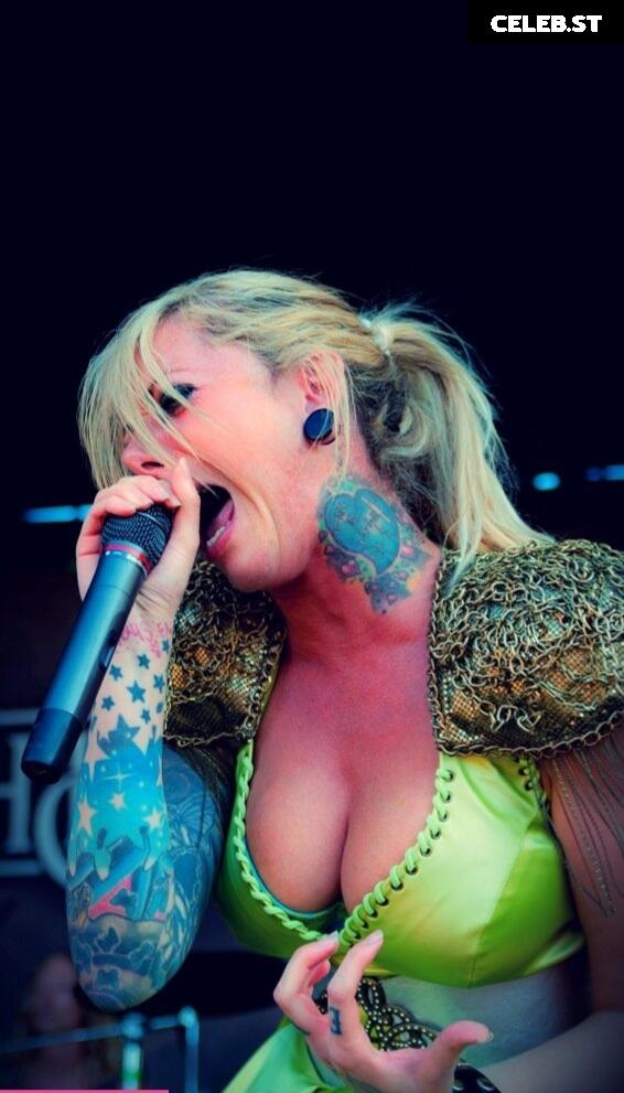 Maria Brink Image 470660