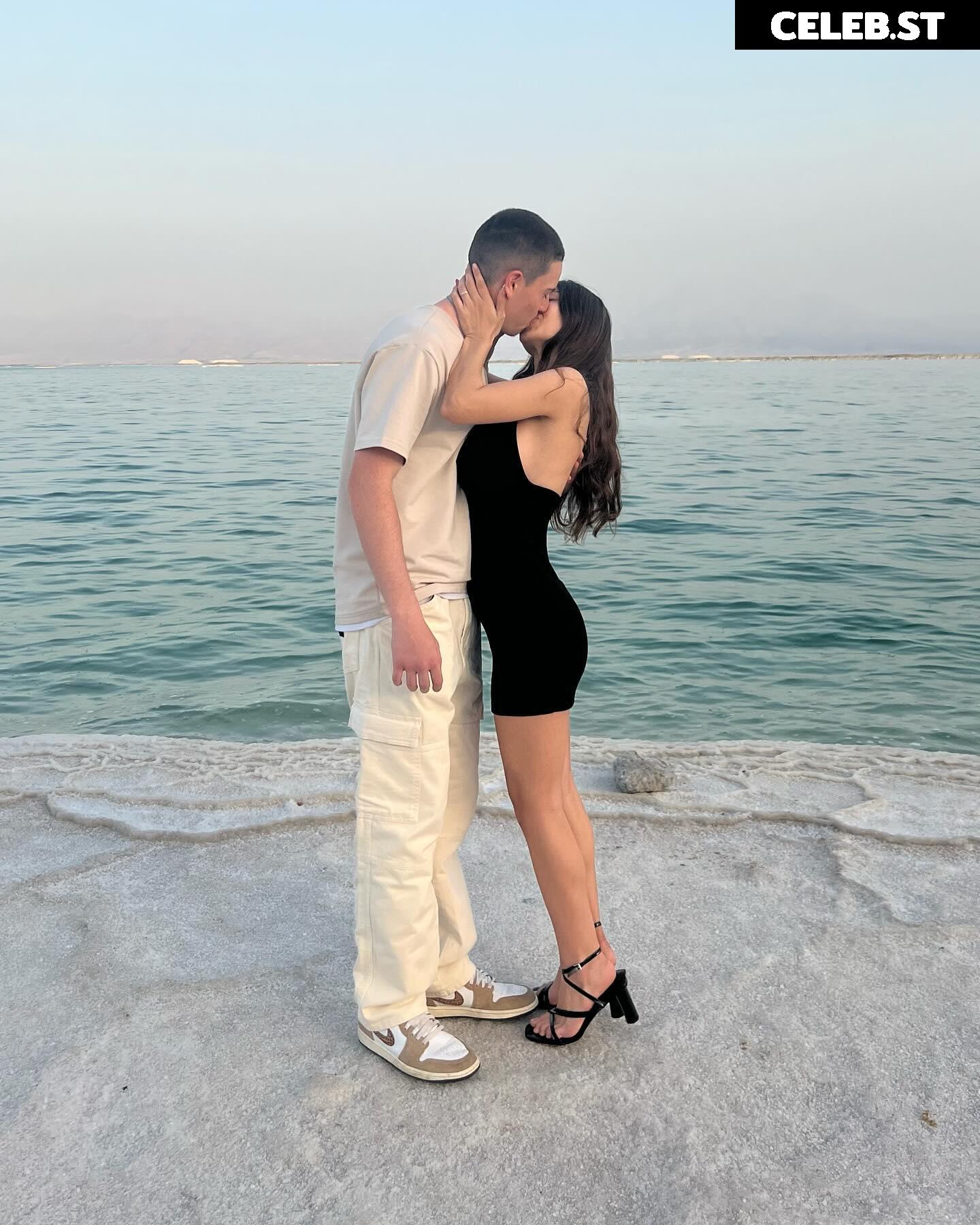 Shir._.vaturi Image 4701799