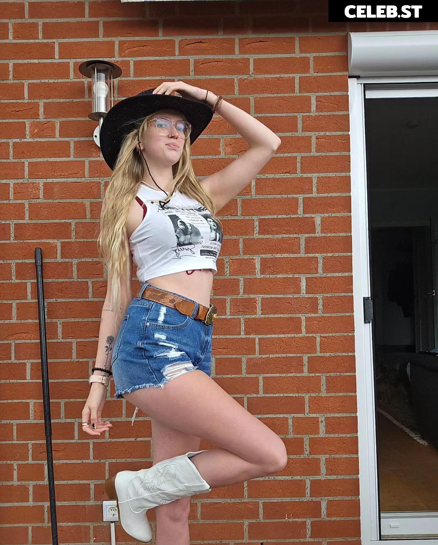 Dorfblondie Image 713407