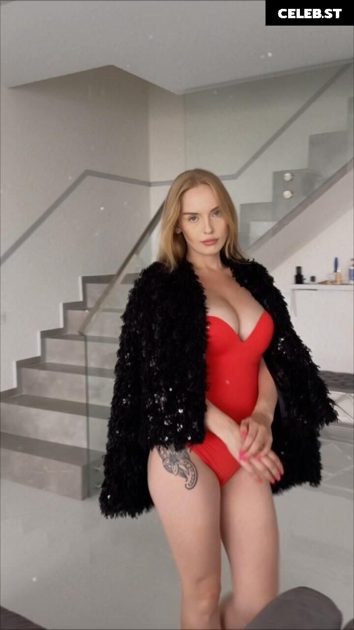 Oksana Neveselaya Image 729114