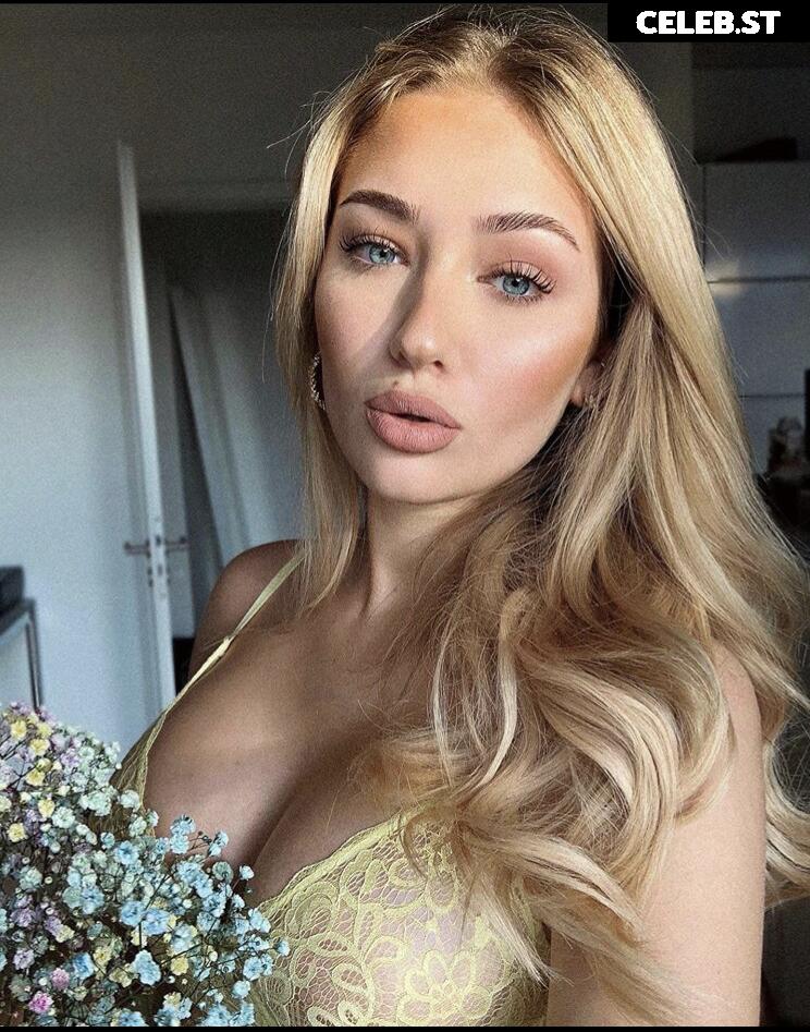 Maxine Reuker Image 727234