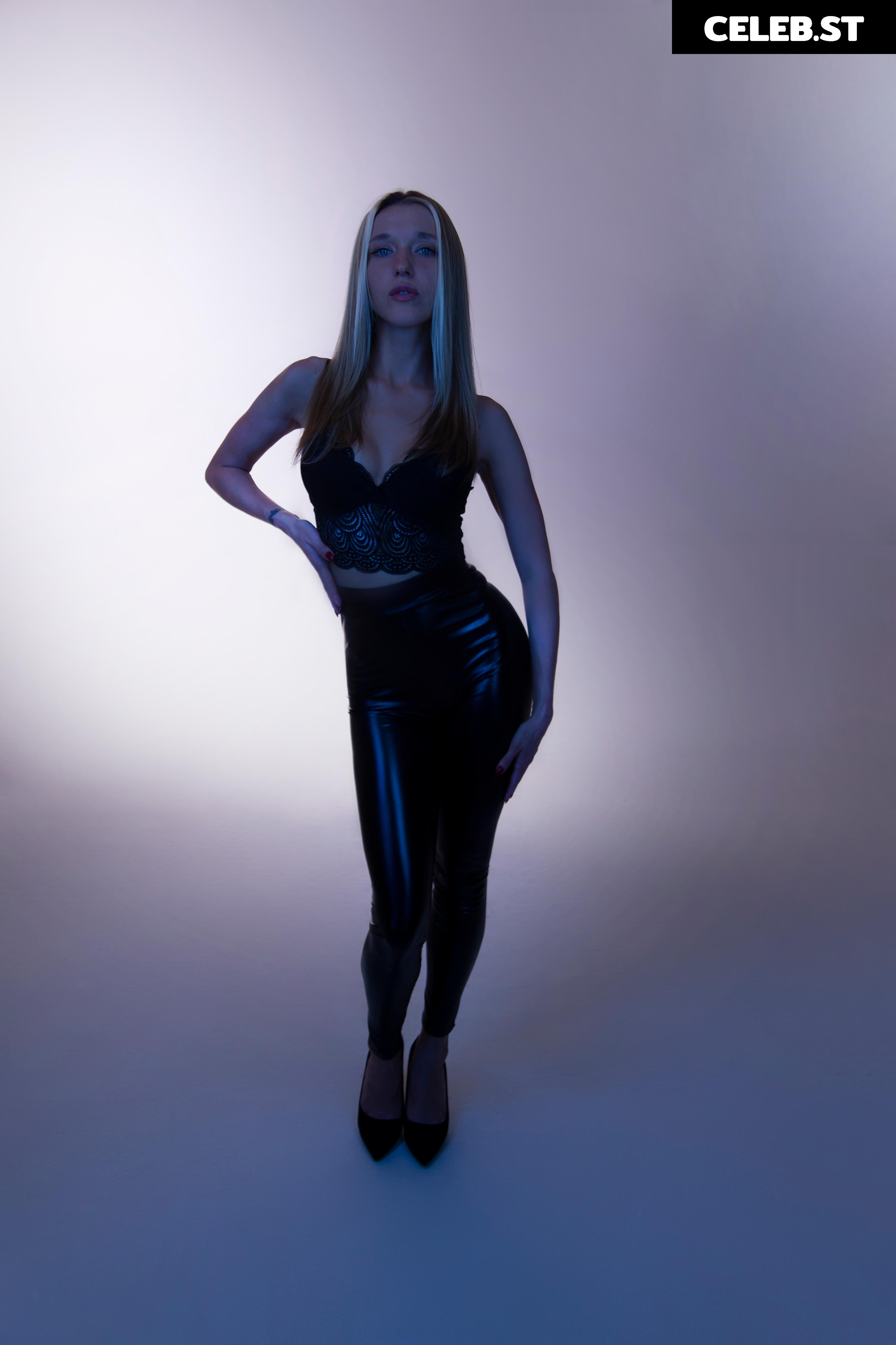 Natalie (Avo) Image 723679