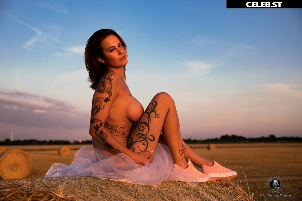 Melanie Alexandra Image 721472