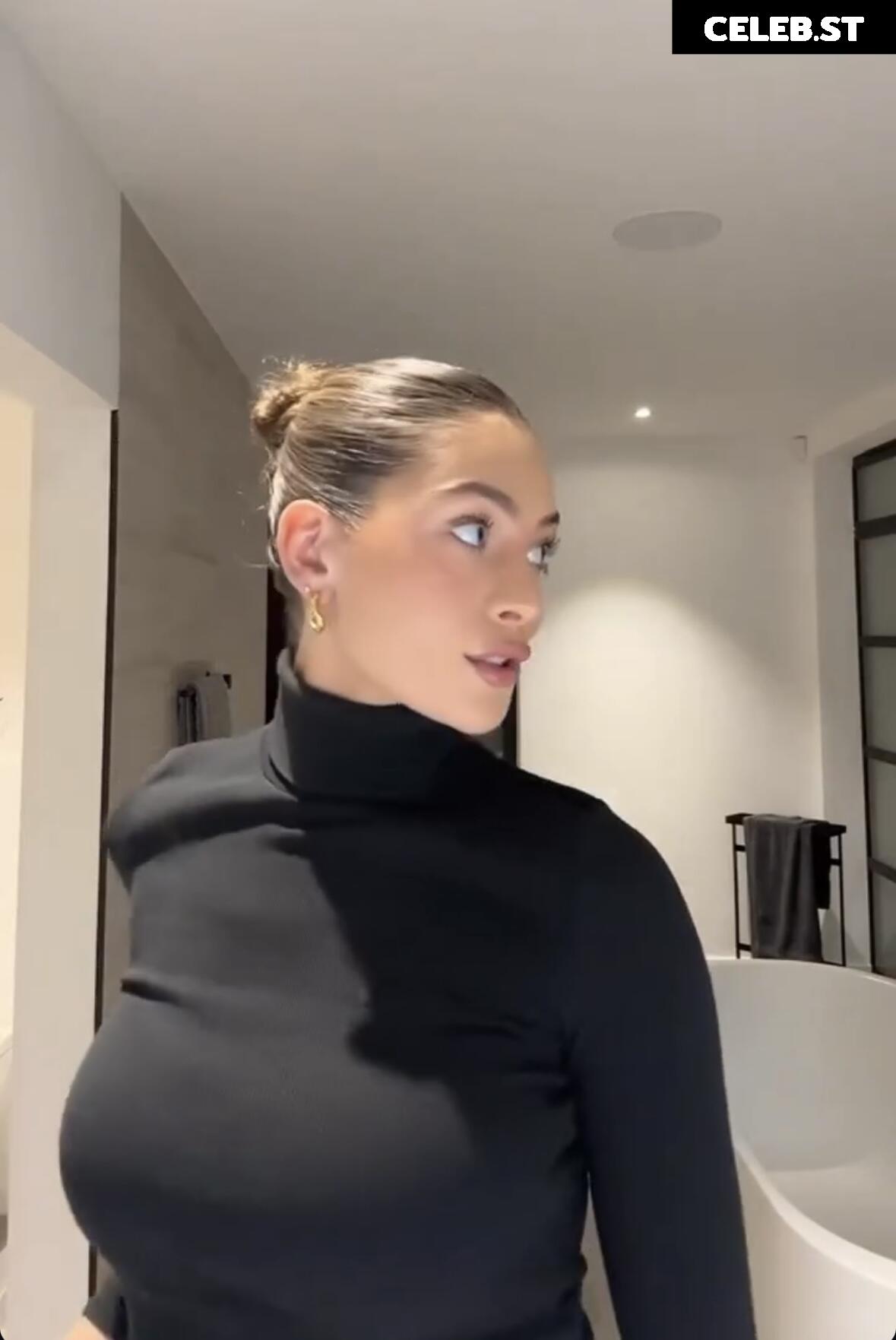 Sophia Weber Image 736608