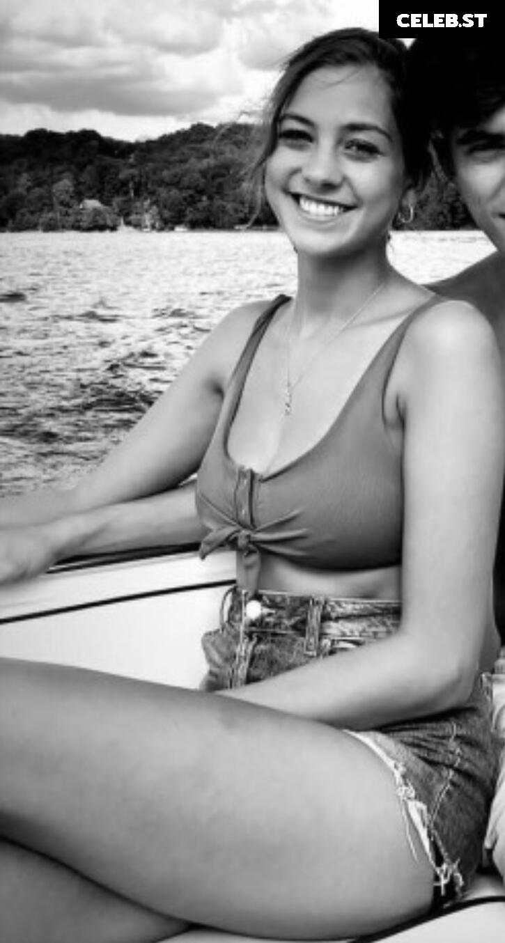 Sophia Weber Image 735657