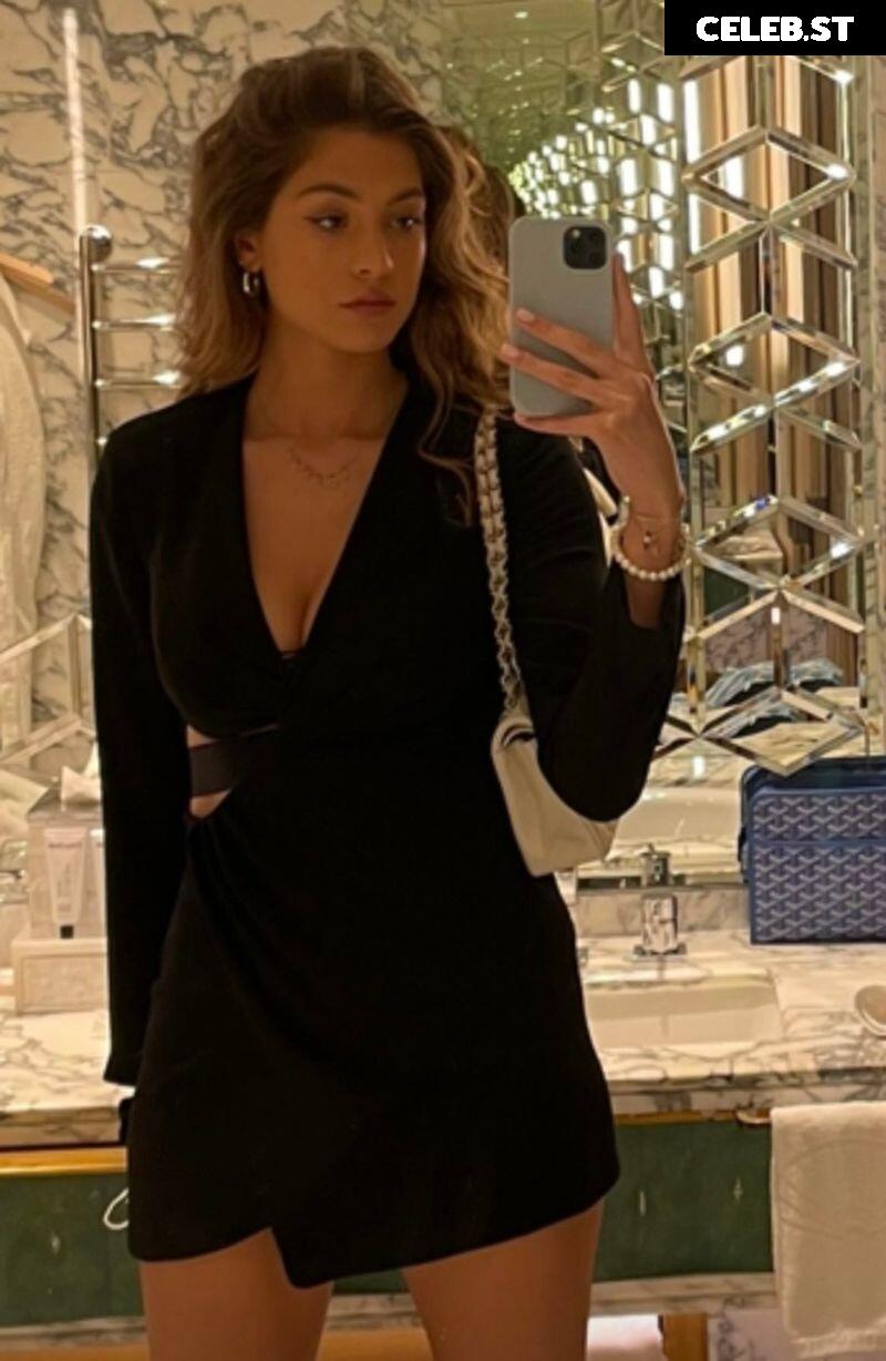 Sophia Weber Image 735369