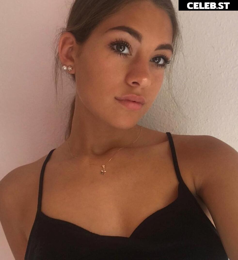 Sophia Weber Image 735000