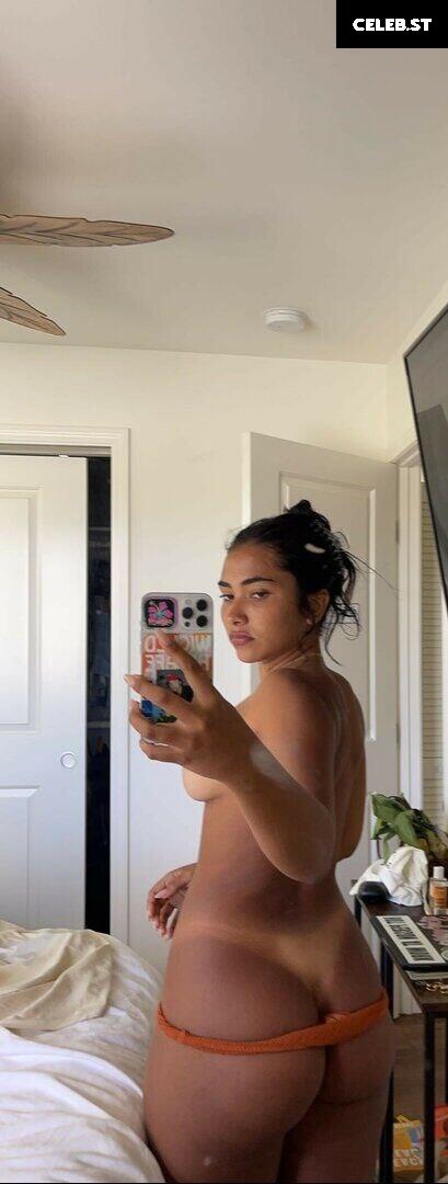 Sienna Mae Gomez Image 733635