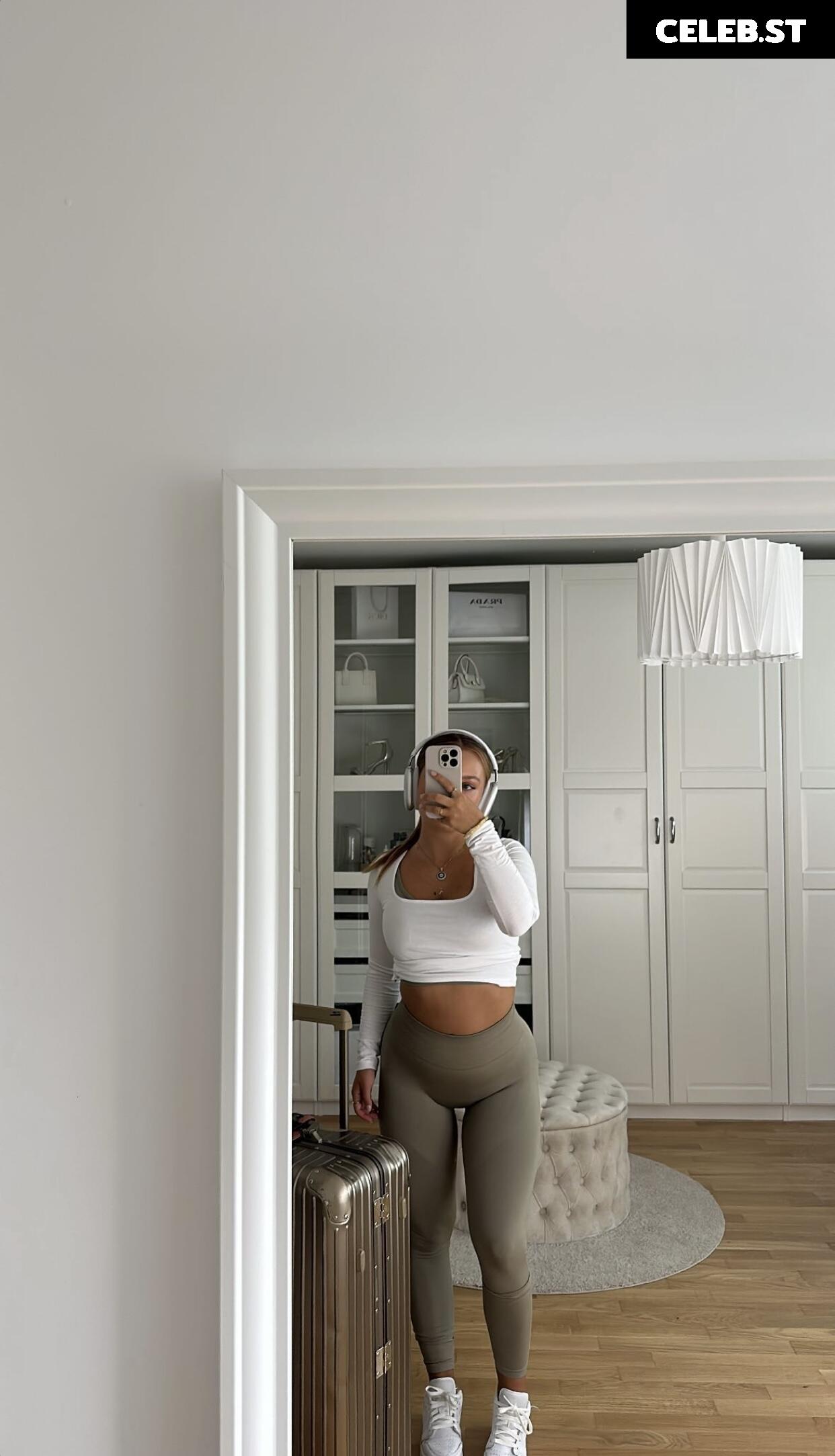 Alinamour Image 749432