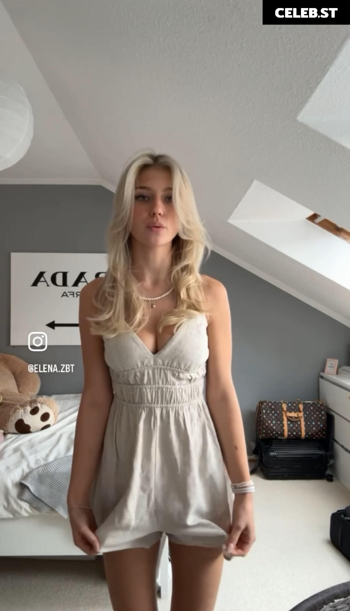 Elena Zoe Image 747507