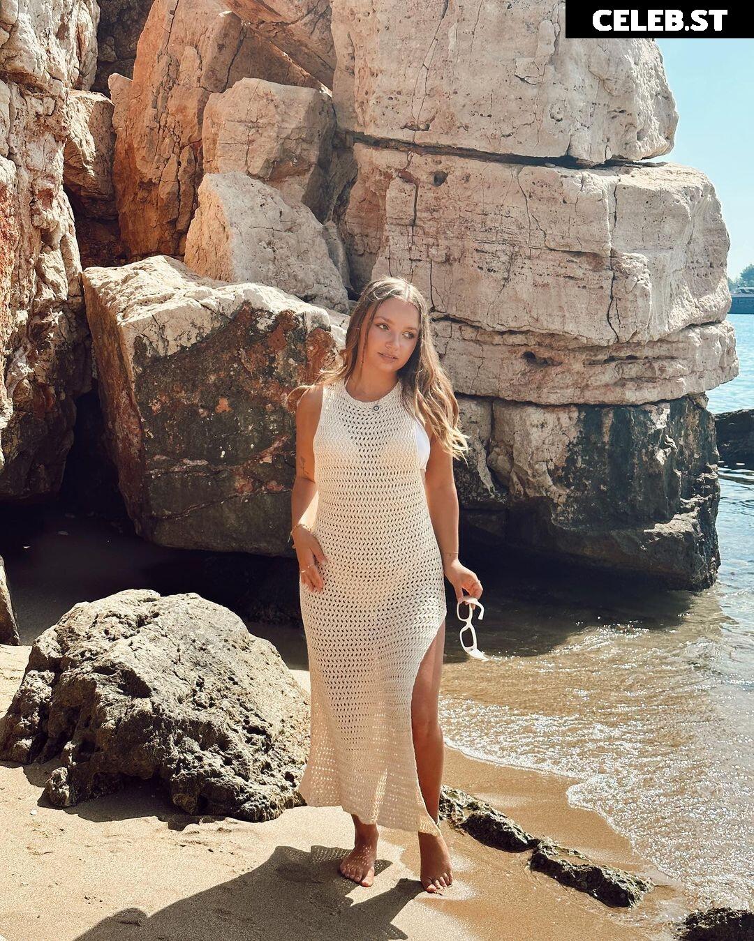 Alinamour Image 747894