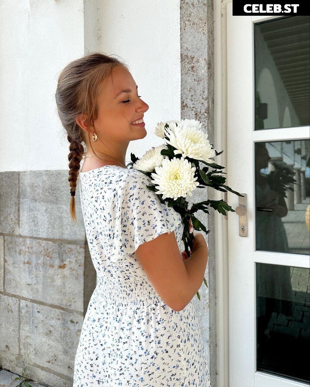 Alinamour Image 745556