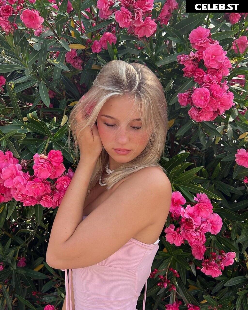 Elena Zoe Image 745419