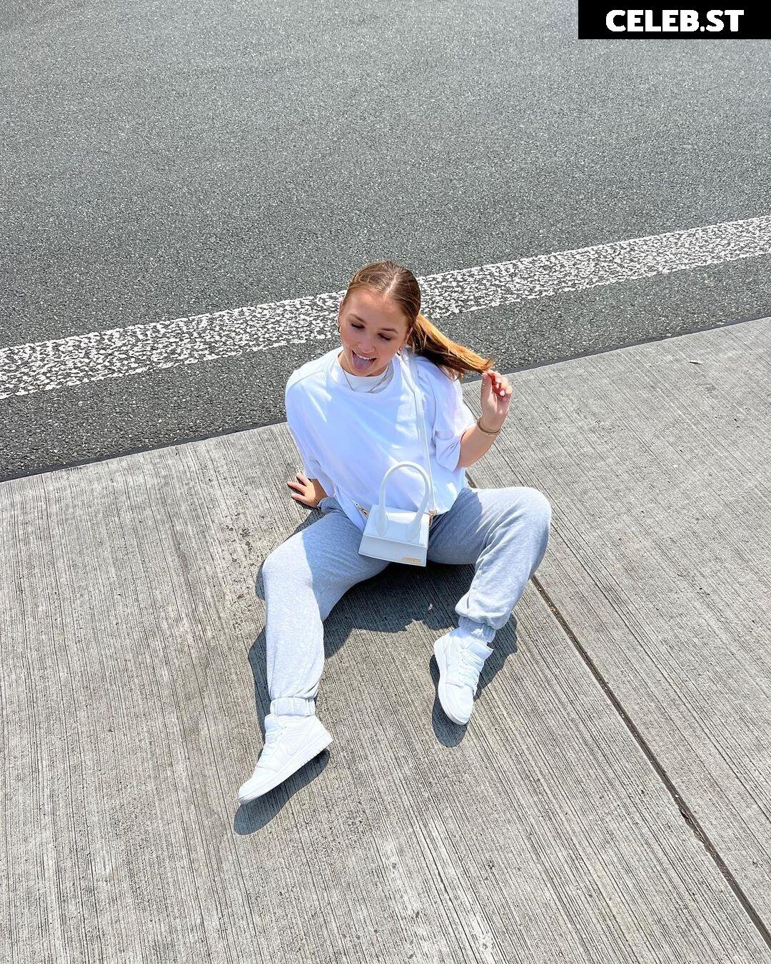 Alinamour Image 744255