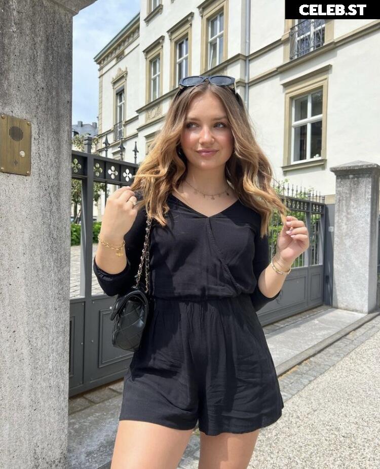 Alinamour Image 744324