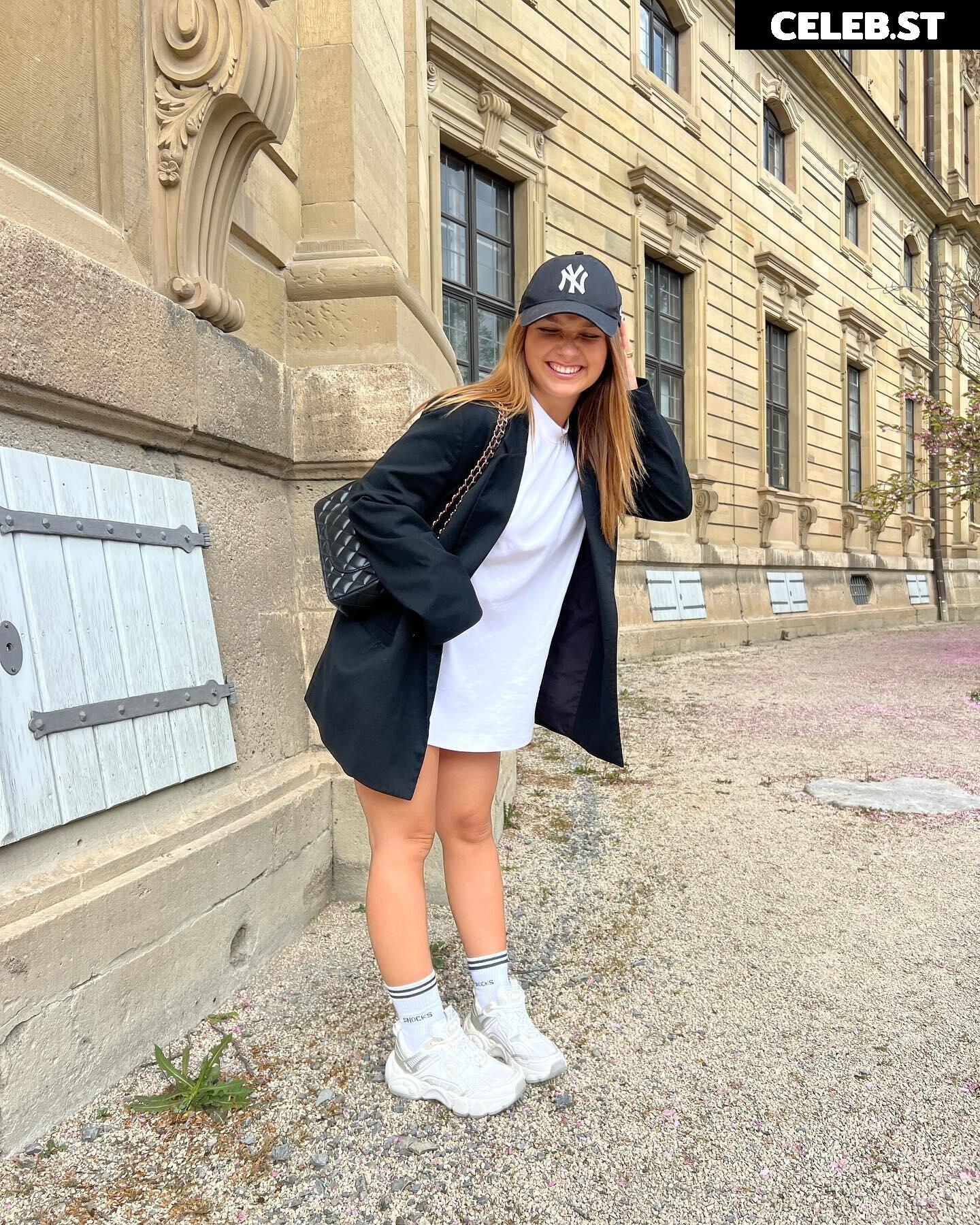Alinamour Image 740124