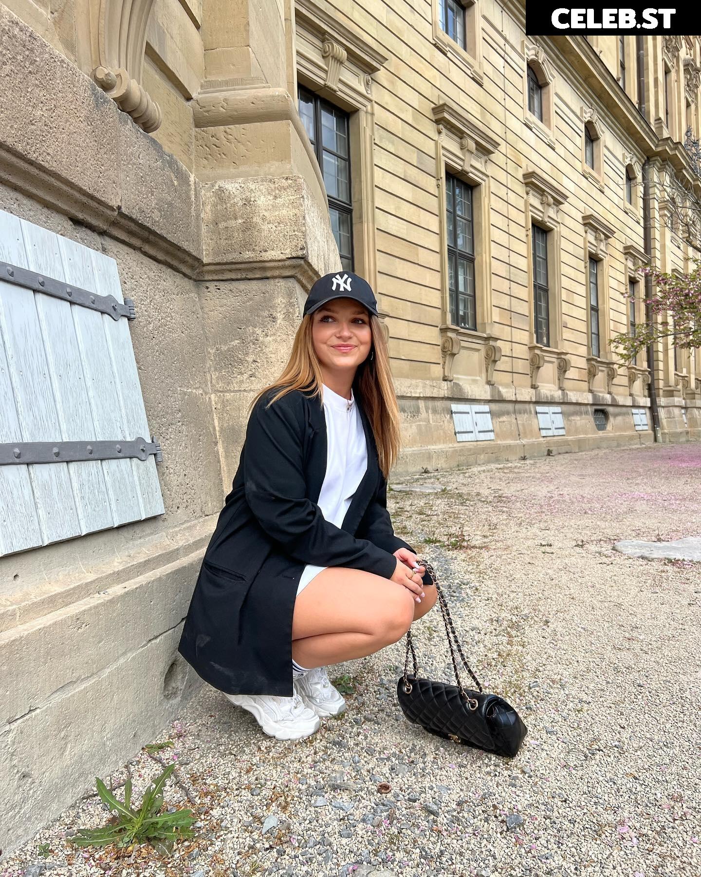 Alinamour Image 740232