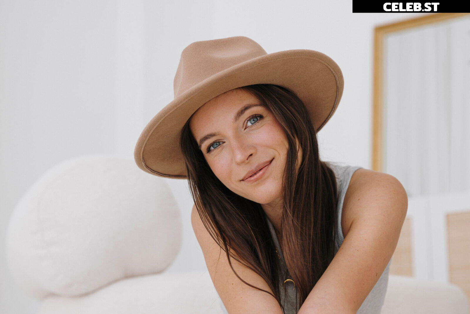Mady Morrison Image 753576