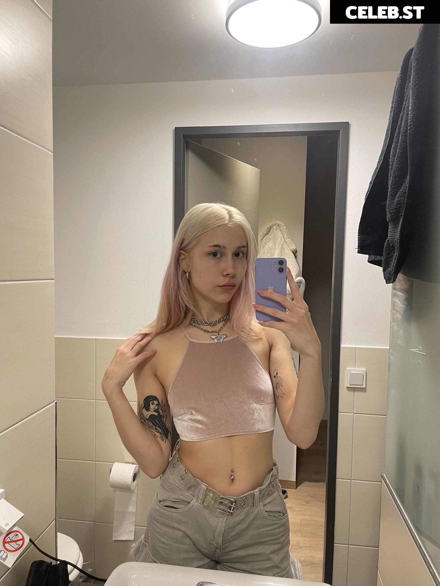 Sarahtoninx9_ Image 777441