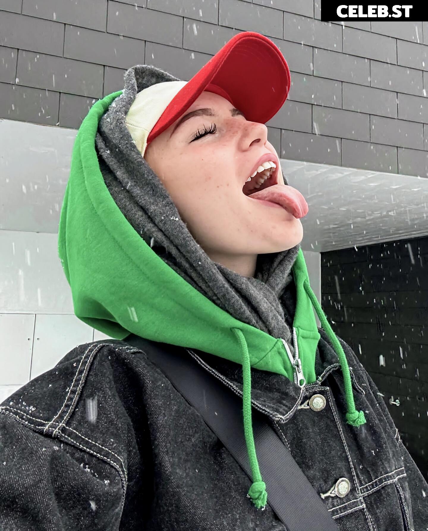 Francesca Dougan Image 709182