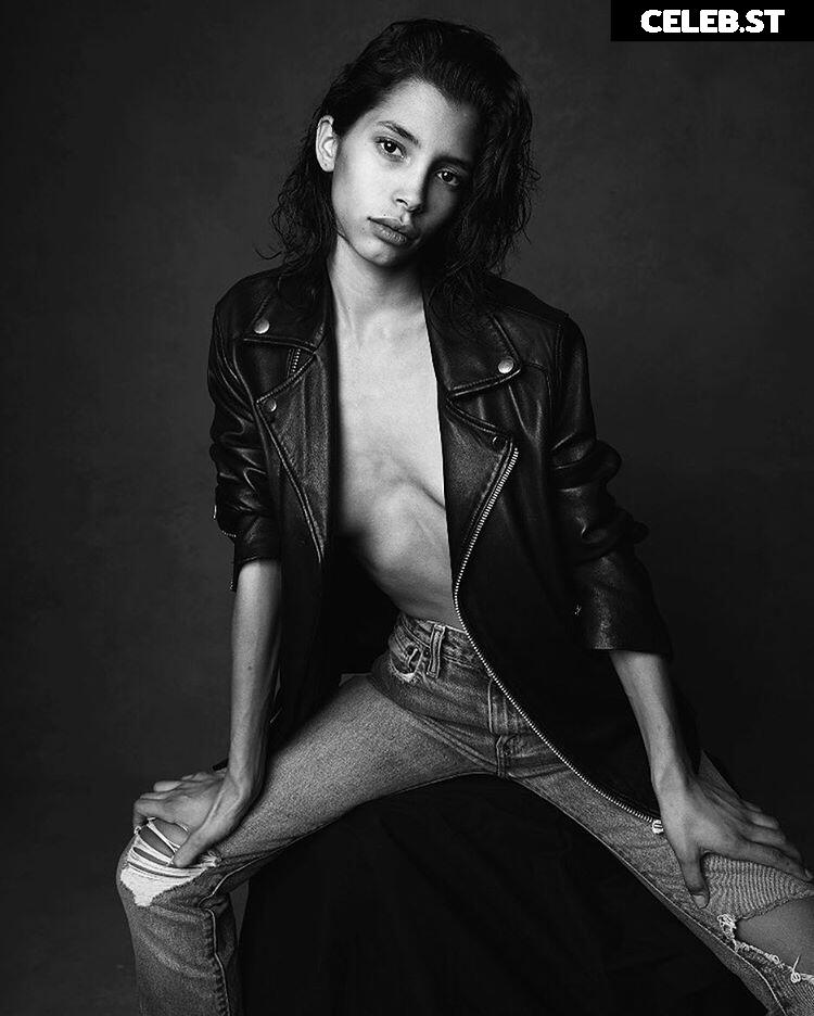 Lara Helmer Image 709295