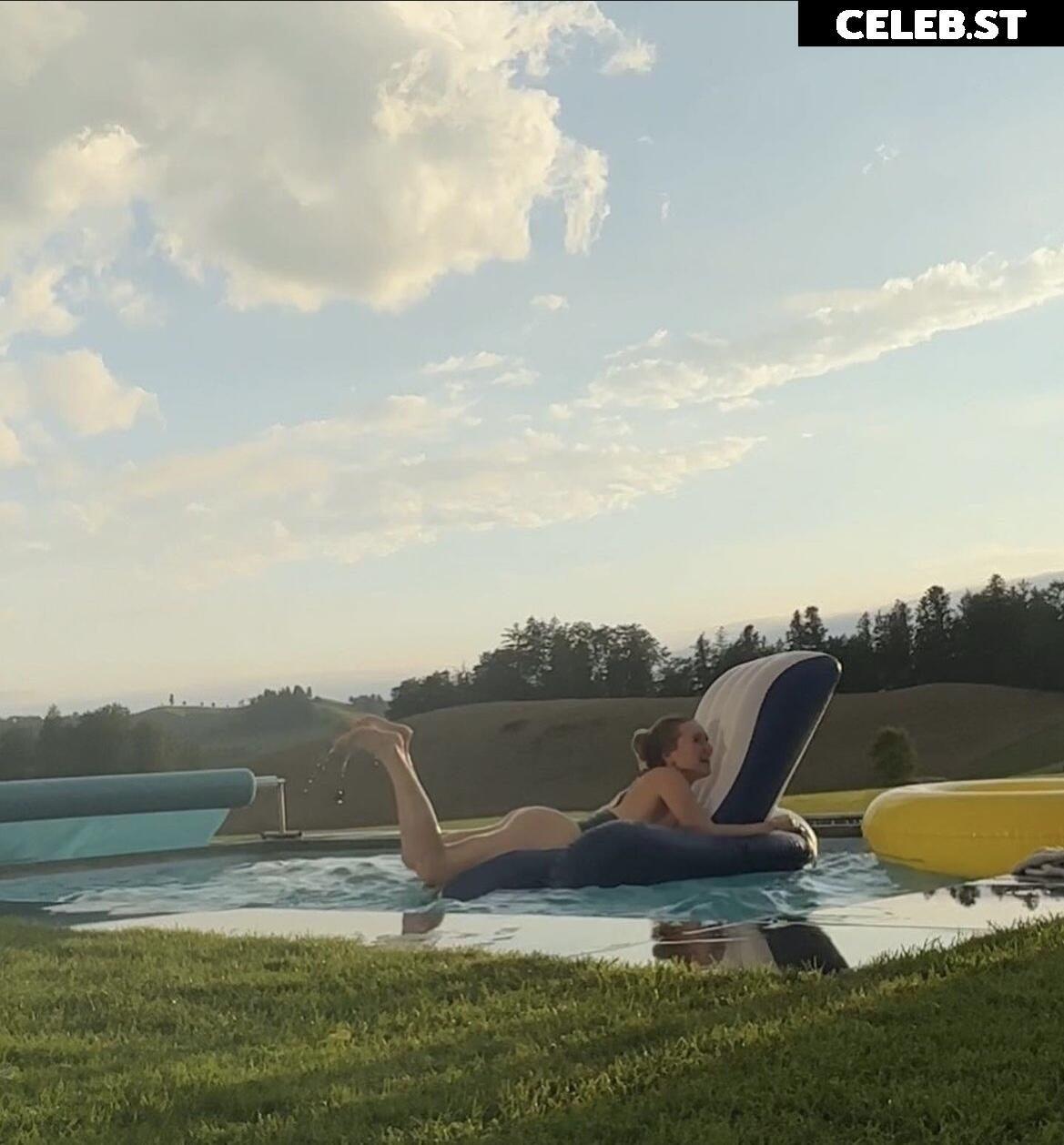 Francesca Dougan Image 709029