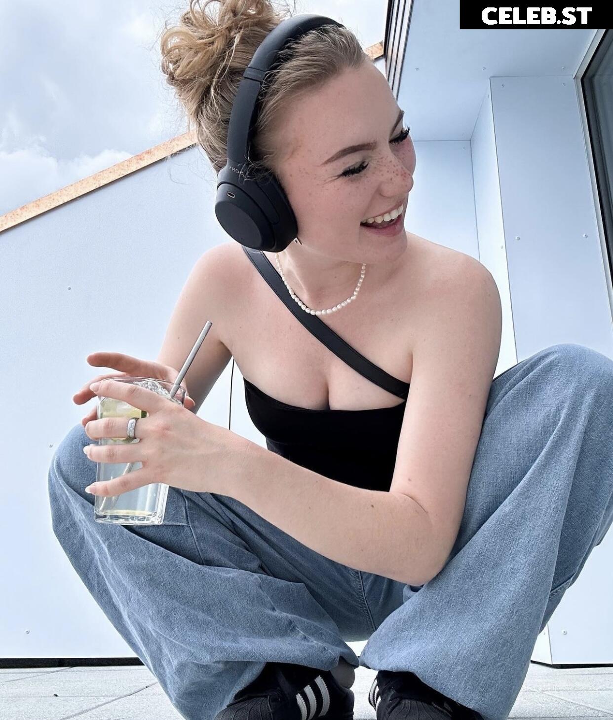 Francesca Dougan Image 708490