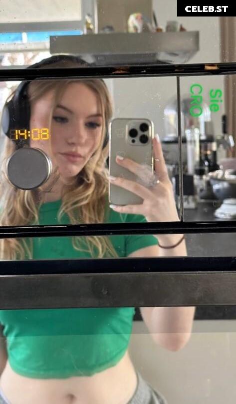 Francesca Dougan Image 708822