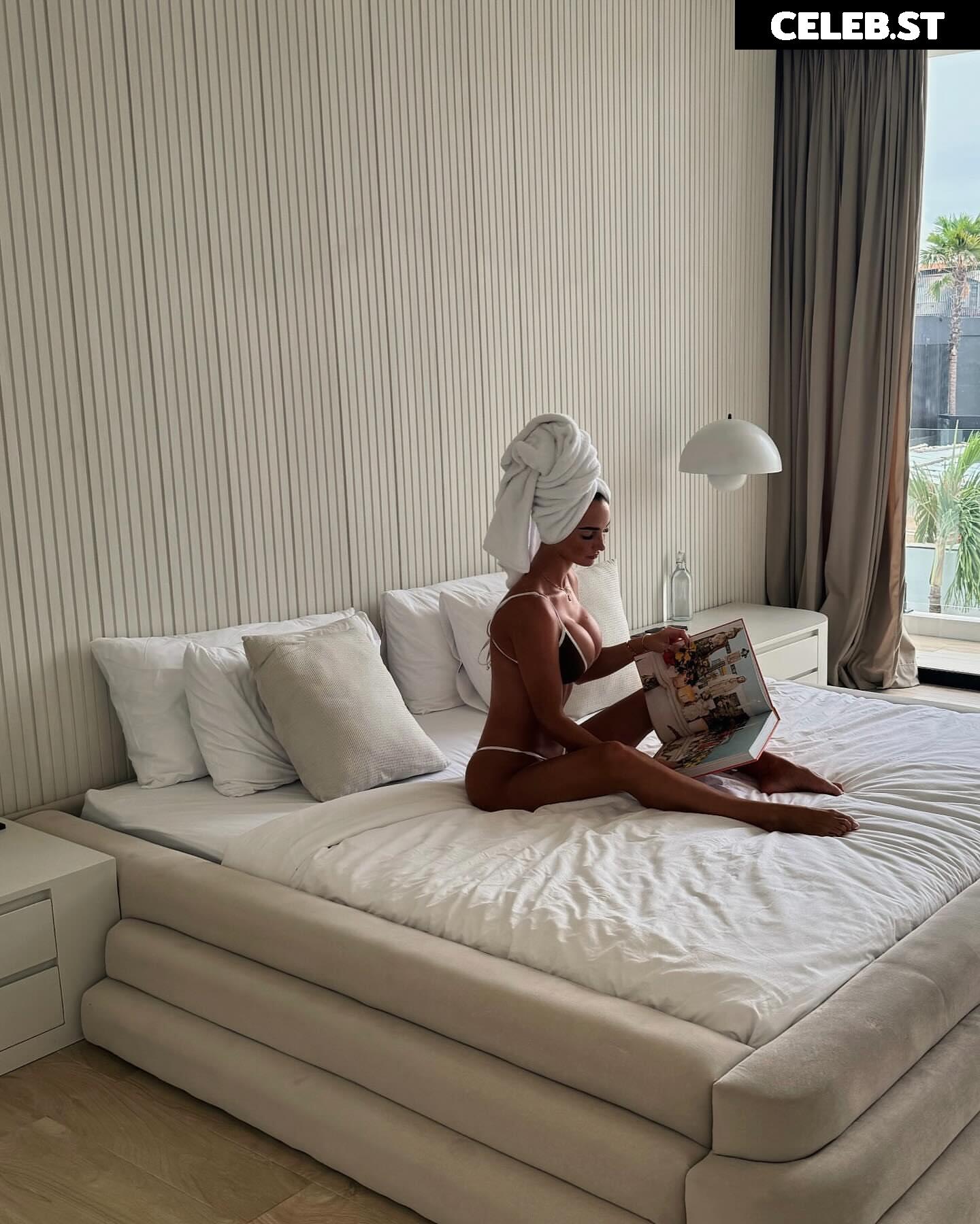 Maddy Cheary Image 707408