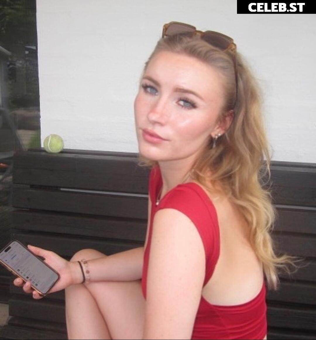 Francesca Dougan Image 707180