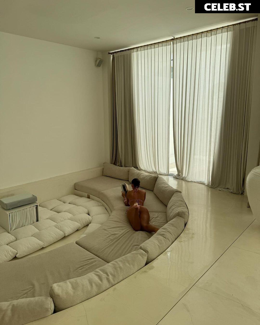 Maddy Cheary Image 707257