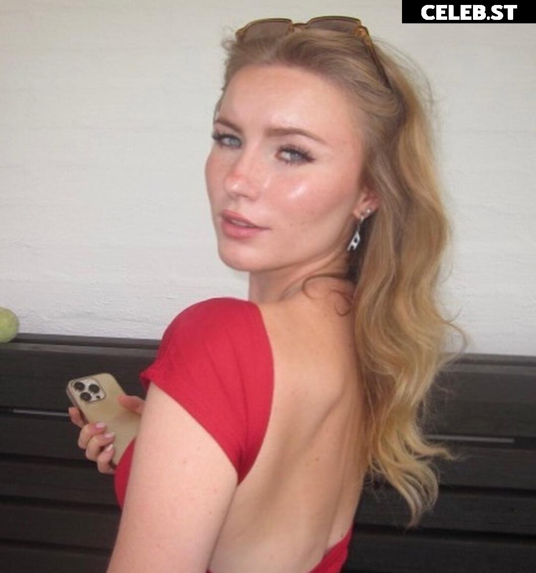 Francesca Dougan Image 707205
