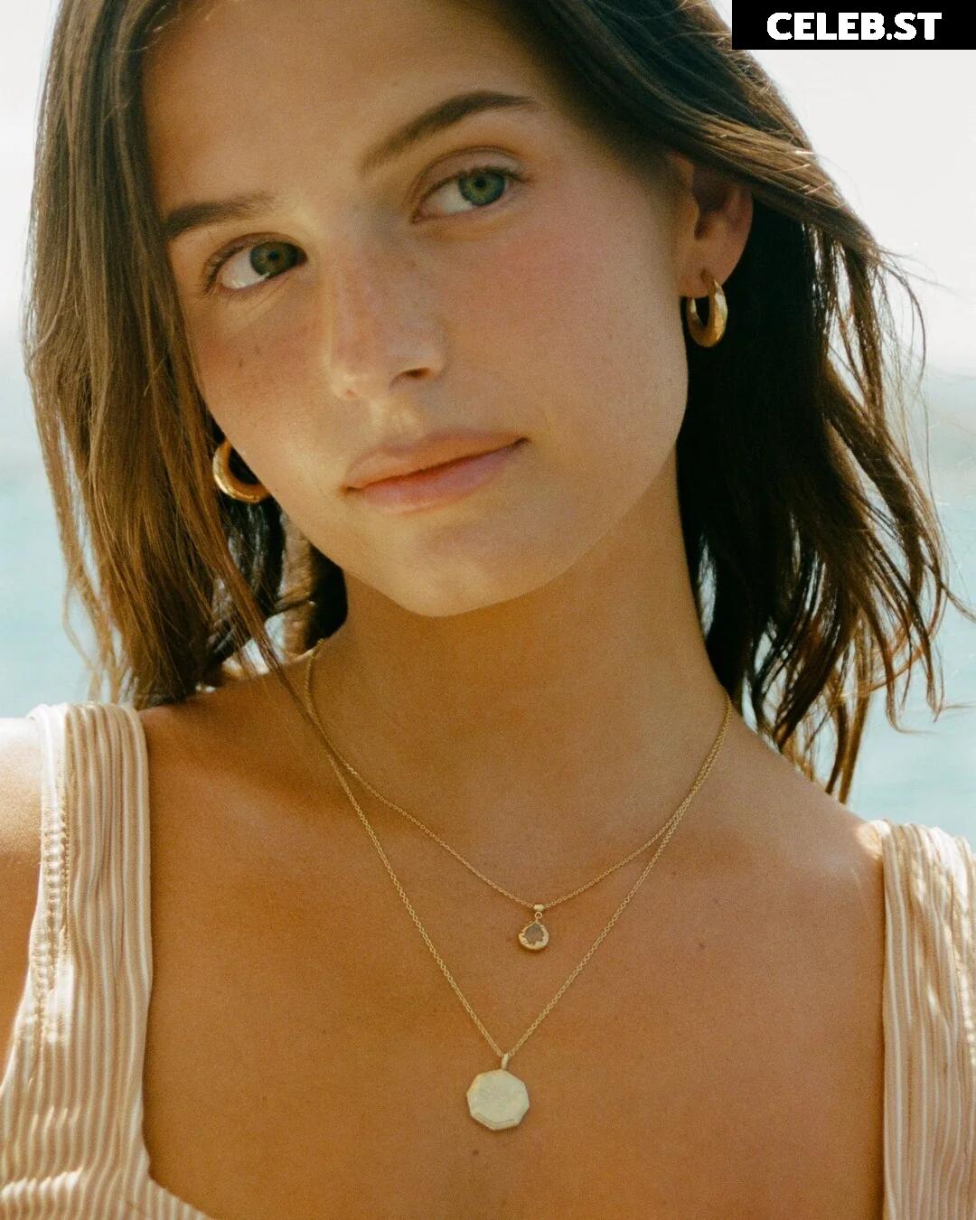 Stephanie Mandich Image 706797
