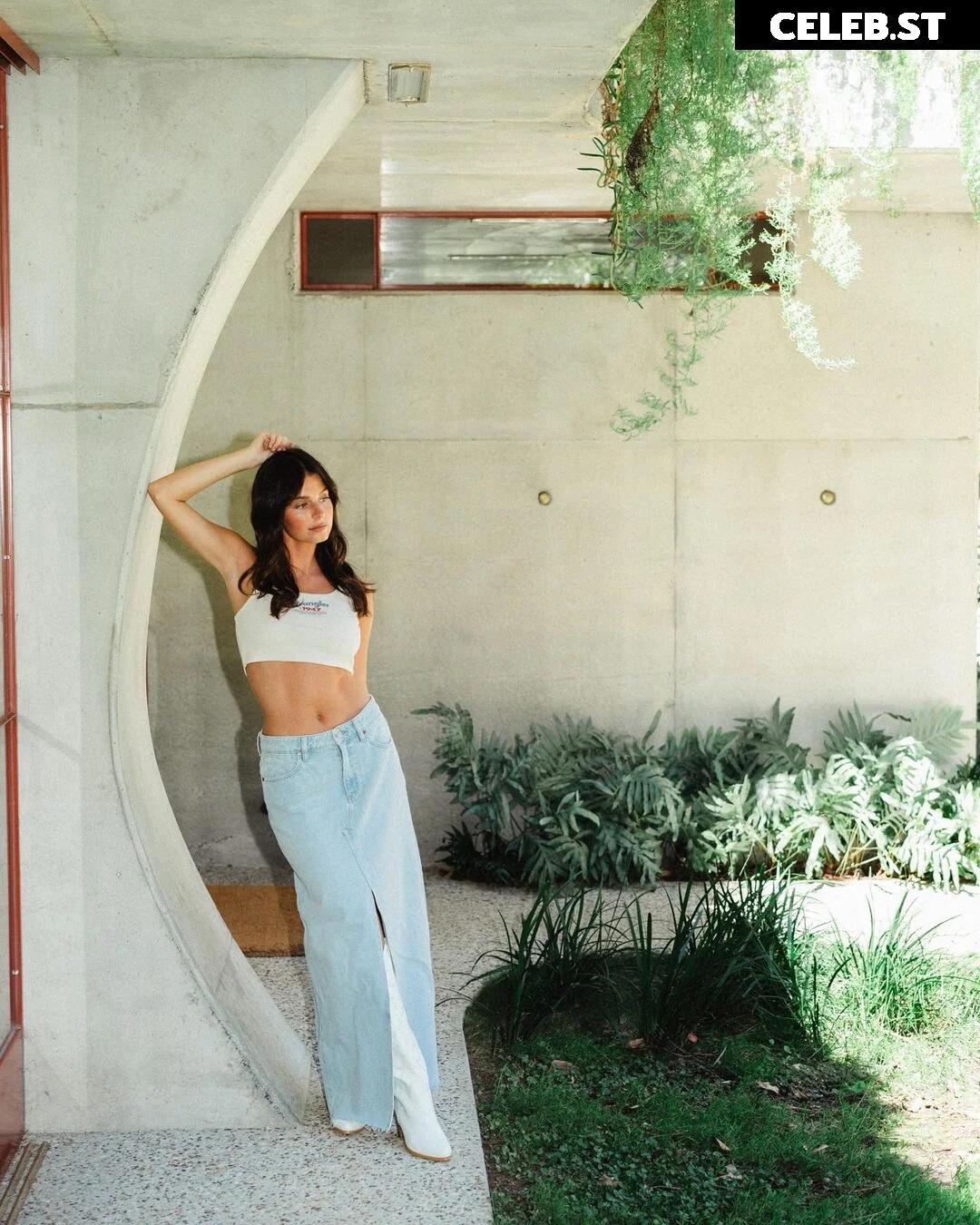 Stephanie Mandich Image 706289