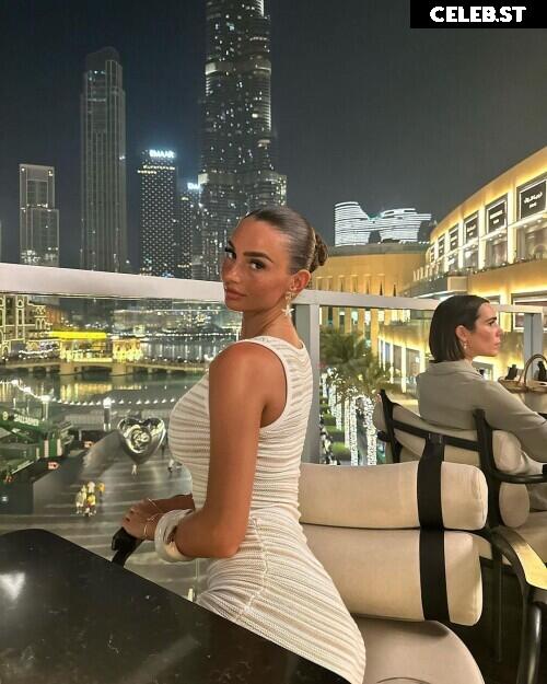 Maddy Cheary Image 706355