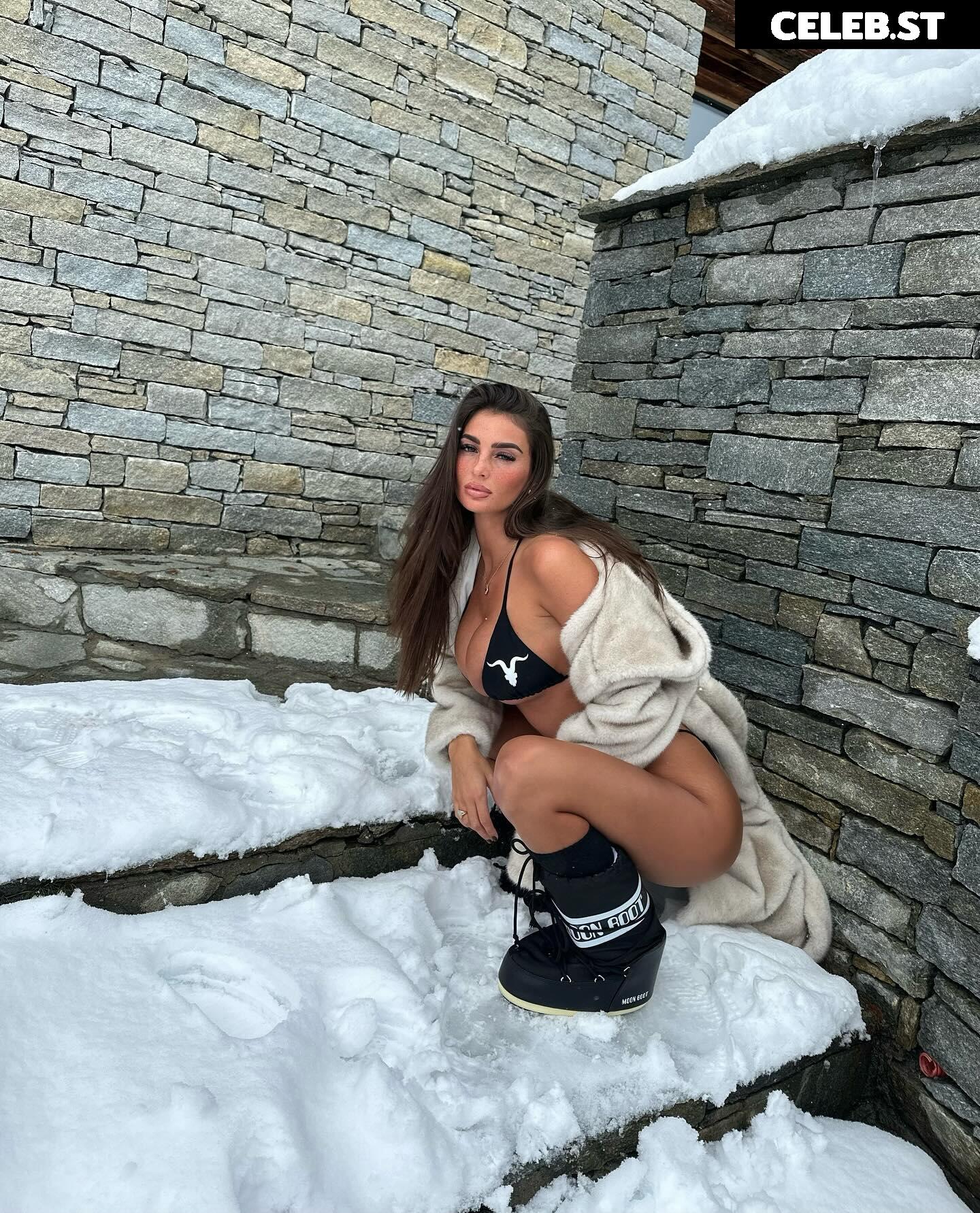 Maddy Cheary Image 706866