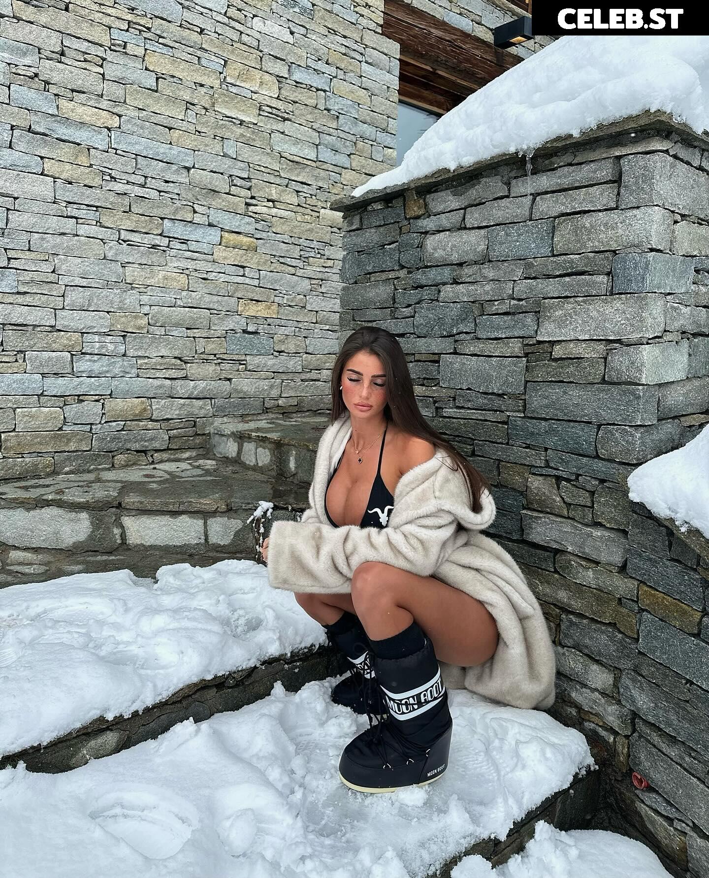 Maddy Cheary Image 706829