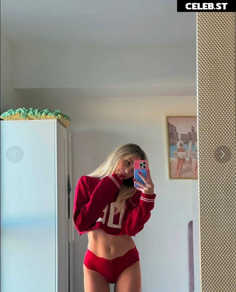 Taylor Hudson Image 705693