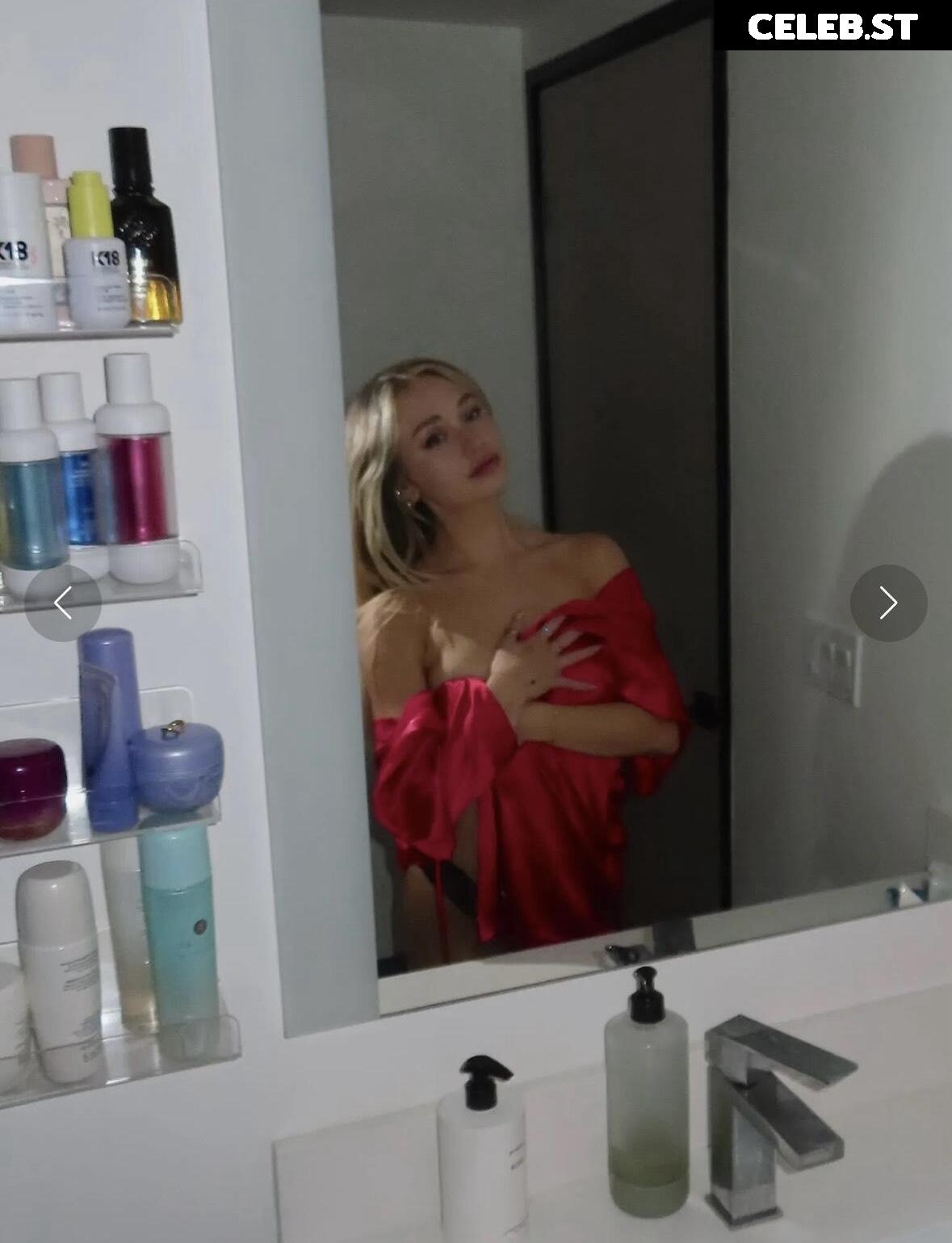 Taylor Hudson Image 705867