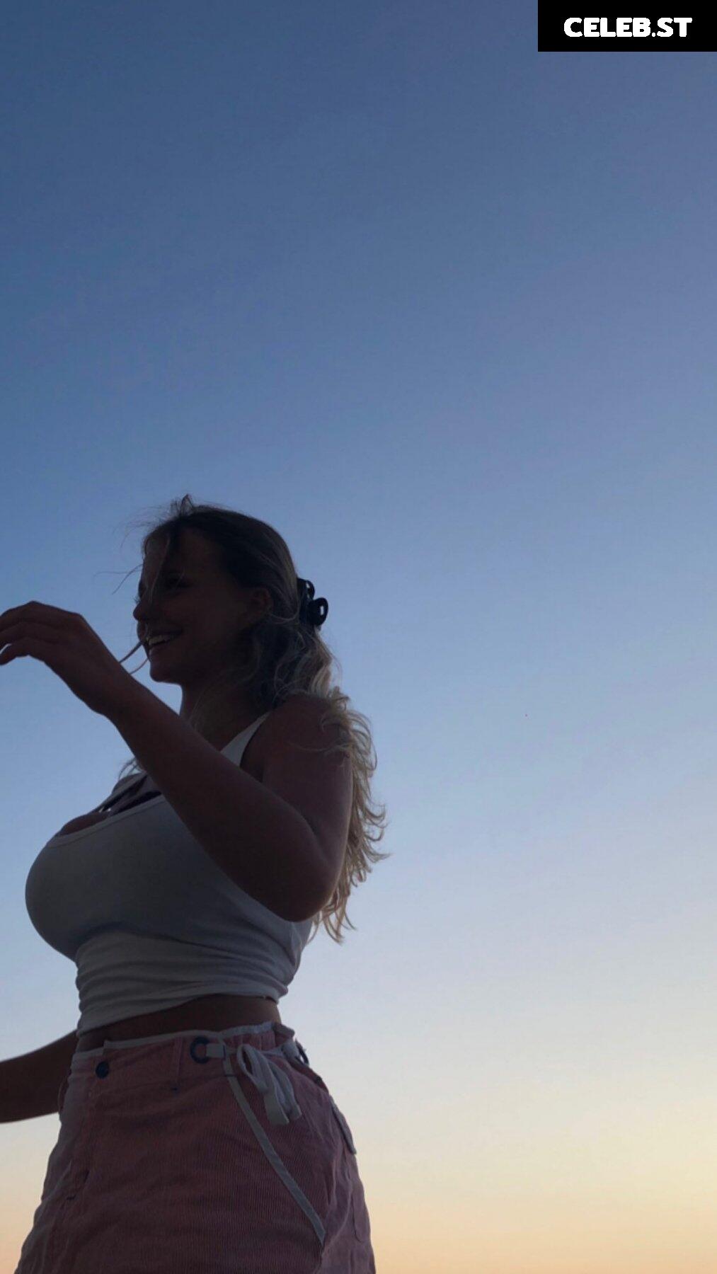 ellyy.ann Image 704216