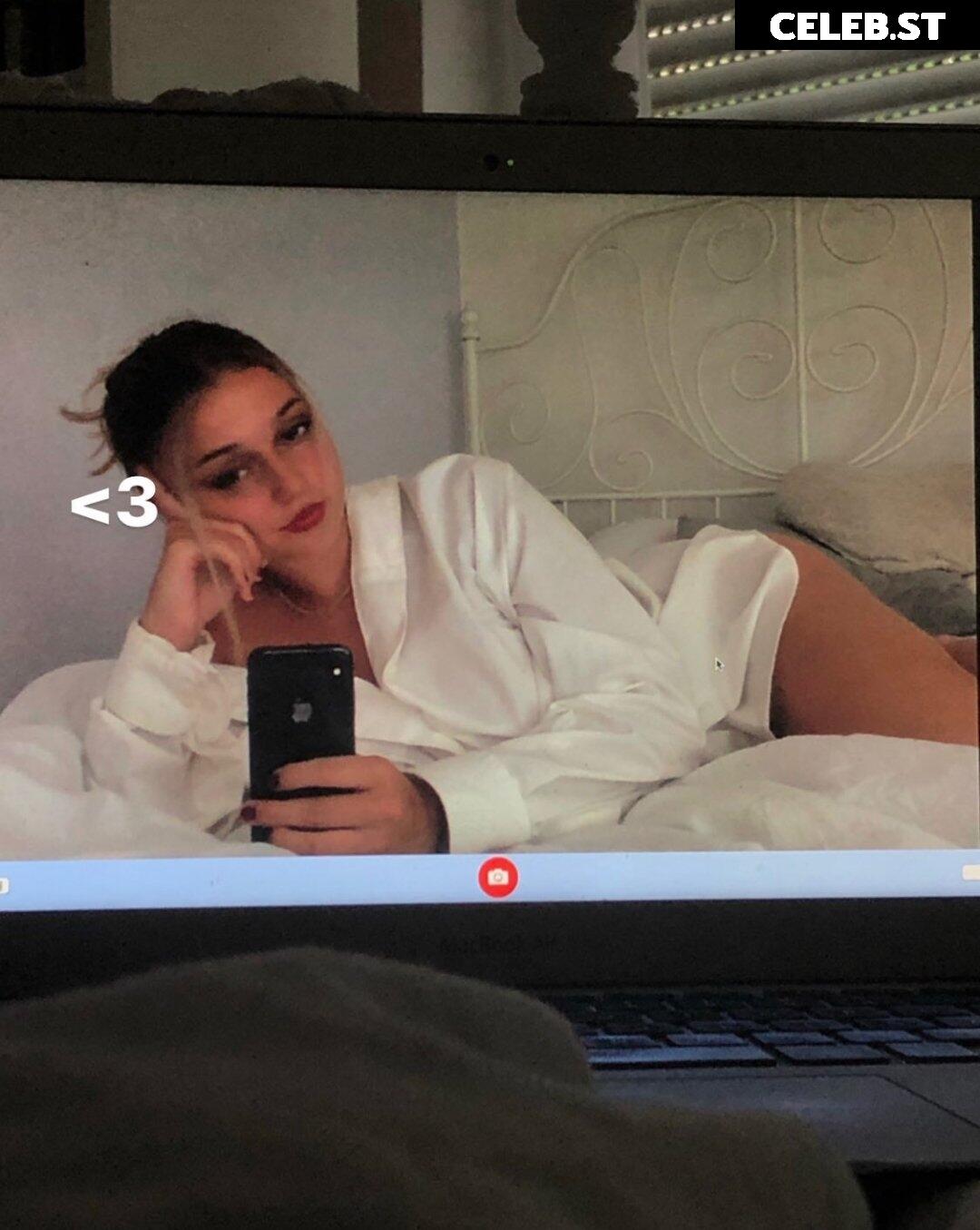 ellyy.ann Image 703253