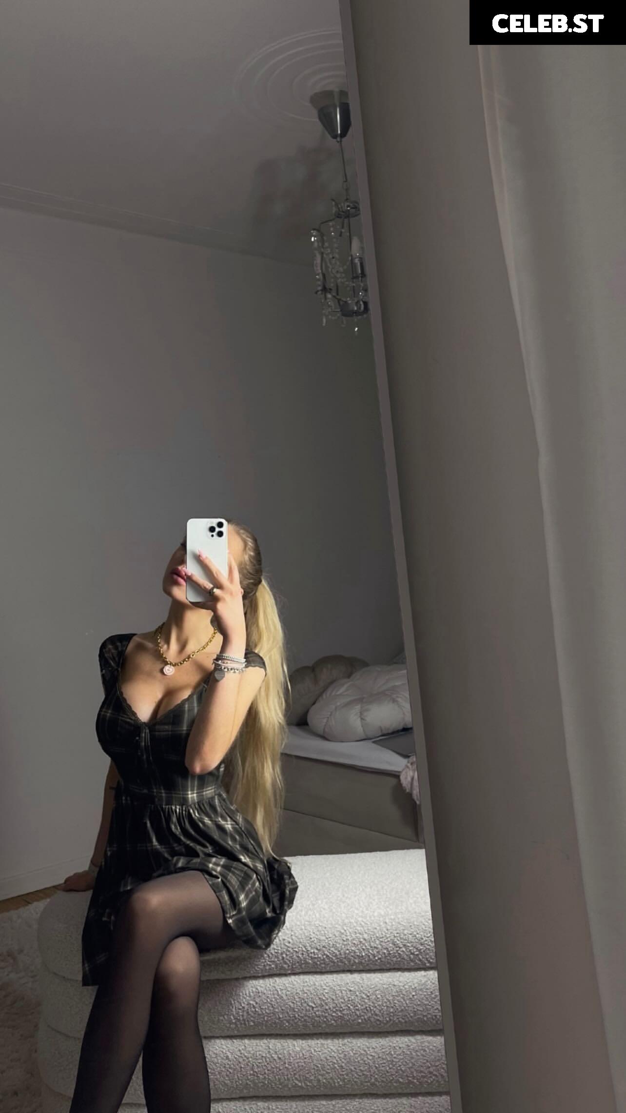 Carla Wiedbrauk Image 703392