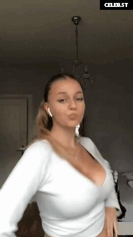 ellyy.ann Image 703072